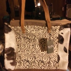MUST GO TODAY-13 NEW MYRA BAGS MAKE OFFER